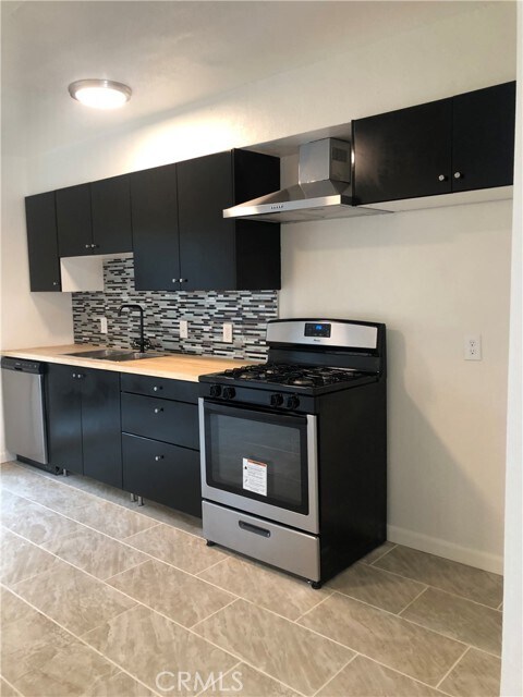 Primary Photo - 136 W Saginaw Way