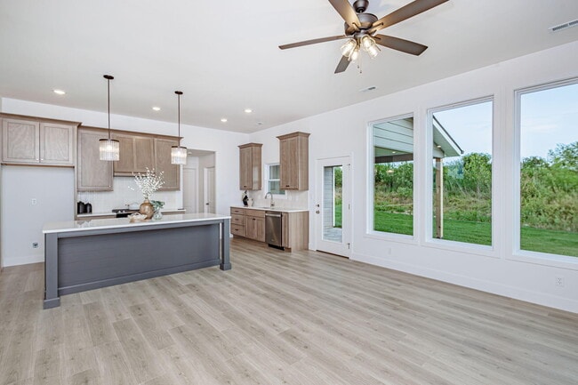 Building Photo - 4600 Chambers Bay Dr