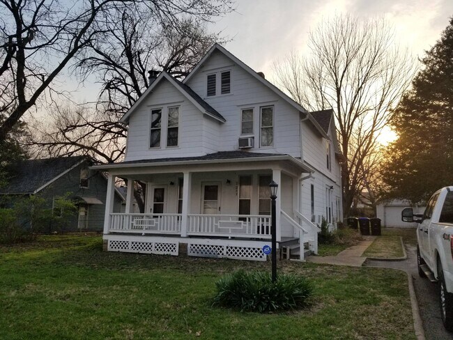 Primary Photo - 2239 SE Maryland Ave