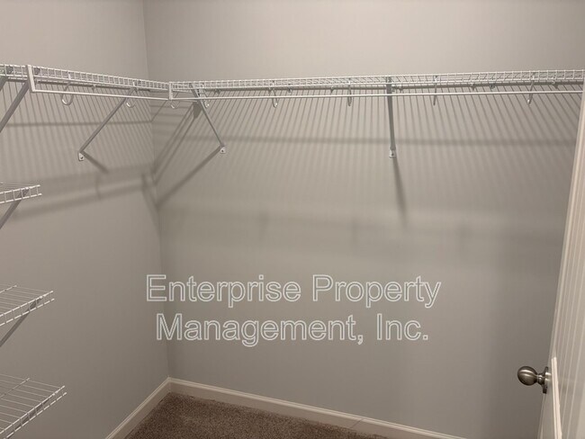 Building Photo - 250 Kipling Dr