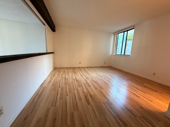 master bed - 1007 S Catalina Ave