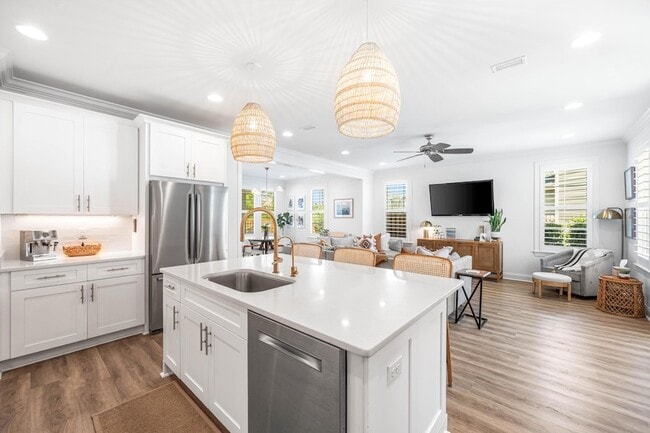 Building Photo - 229 Windrow Way