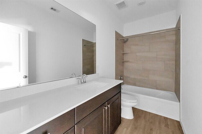 Building Photo - 1426 Northwood Blf Ln