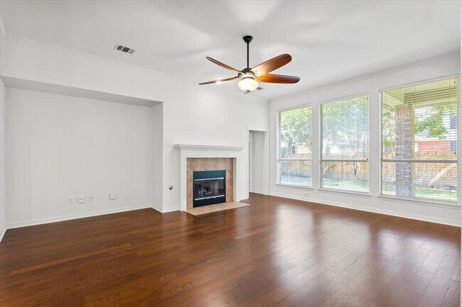 Building Photo - 2127 Clear Lake Pl