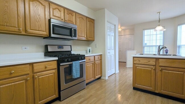 Building Photo - 937 Huntington Dr