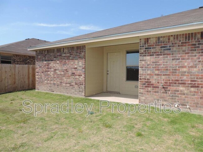 Building Photo - 915 Laila Ln