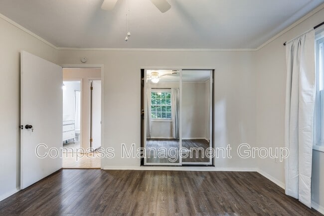 Building Photo - 1125 Timbergrove Dr