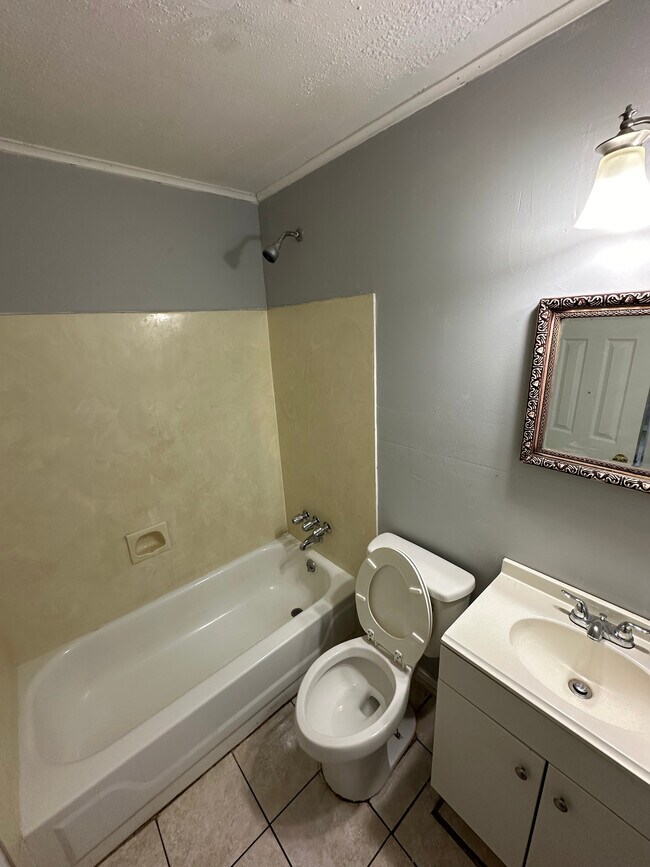 Building Photo - 9404 Cabildo Ln