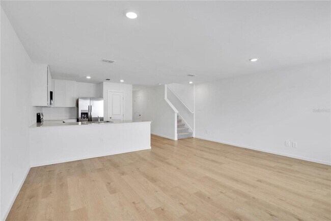 Building Photo - 975 Phoenix St