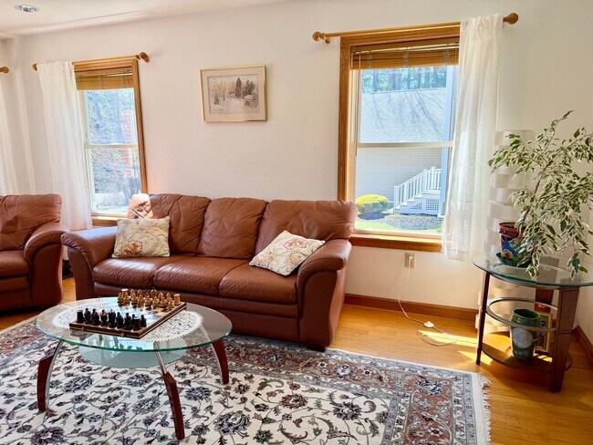 Building Photo - Meticulously Maintained 3BD/2.5BA Home in Quiet Westbrook Neighborhood!