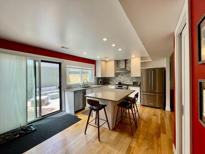 Building Photo - 82 Benthaven Pl