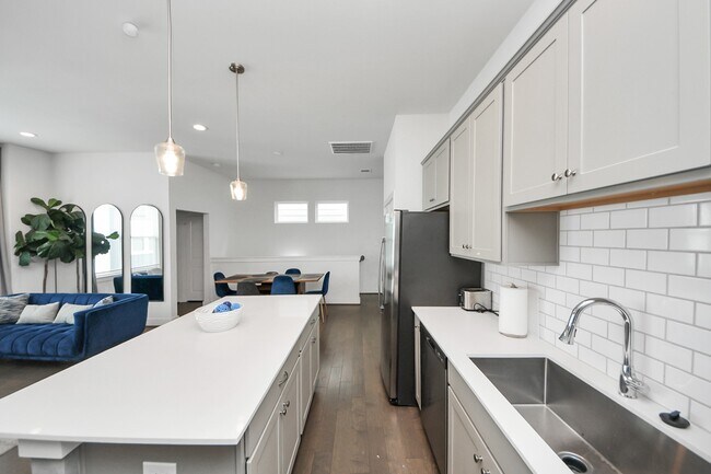 Building Photo - 3642 Griggs Rd