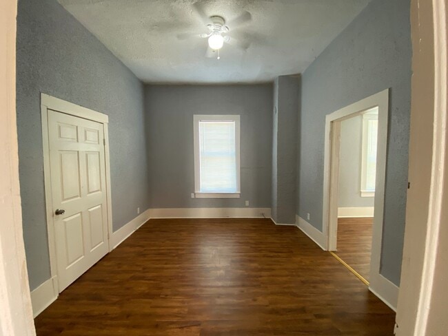 Building Photo - 3114 Avenue M 1/2