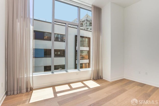 Building Photo - 333 Beale St