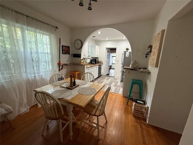 Building Photo - 1921 Jefferson St