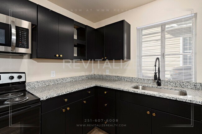 Building Photo - 1704 McGill Ave