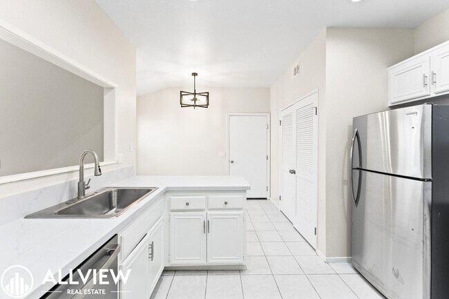 Building Photo - Charming San Juan Capistrano Home with Garage & Modern Amenities