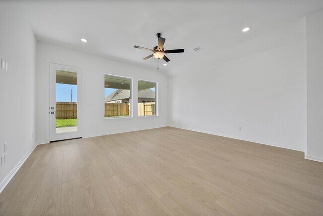 Building Photo - 42710 Loma Vista Ct