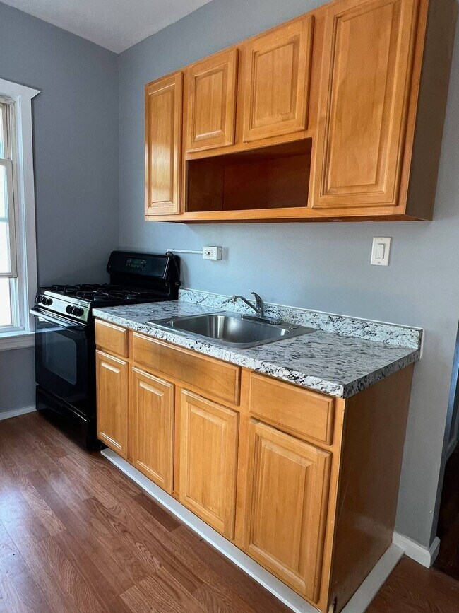 Building Photo - 27 Alton Pl