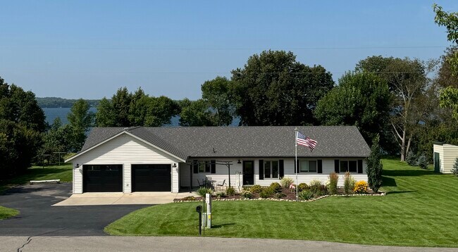 Building Photo - 41208 Marion Dr N