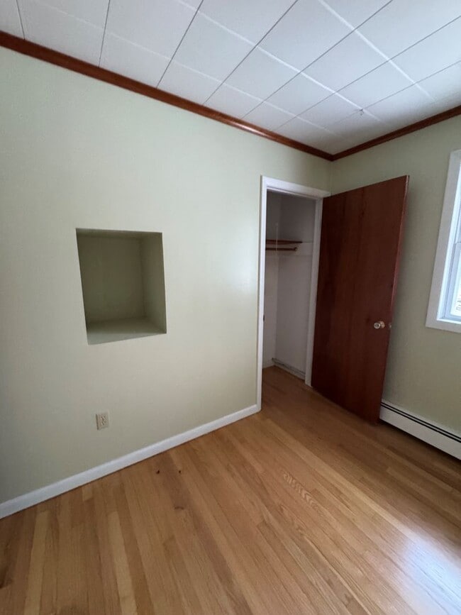 Building Photo - Spacious 3 Bedroom Home Available Now