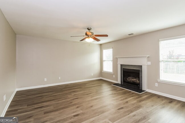 Building Photo - 147 Hidden Lake Cir