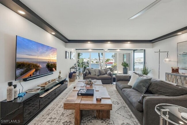 Building Photo - 800 River Point Dr