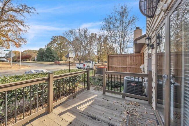 Building Photo - 103 Sunningdale Ct