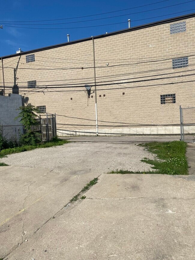 Building Photo - 1663 S Troy St