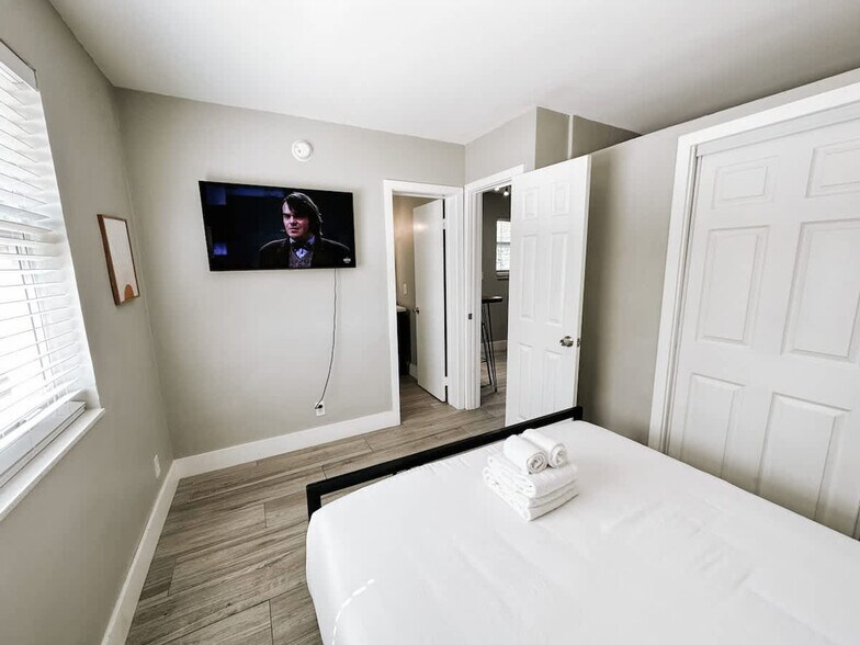 Building Photo - 50 Davie Blvd