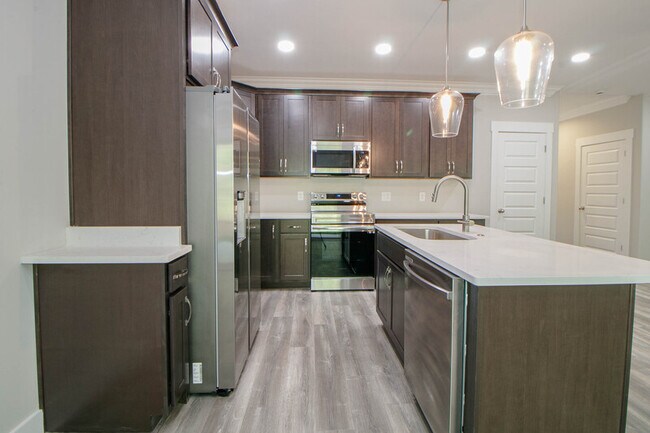 Building Photo - 166 Sango Dr