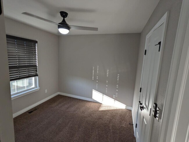 Building Photo - 715 Cherrywood Cir