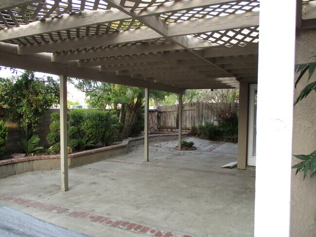 Building Photo - Beautiful Oasis-High Ceiling- Tile and Car...