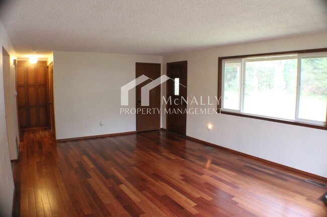 Building Photo - Freshly Updated 4BR Home w/ Finished Basement, New Appliances & RV/Boat Parking