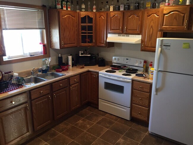 Building Photo - 103 9th Ave