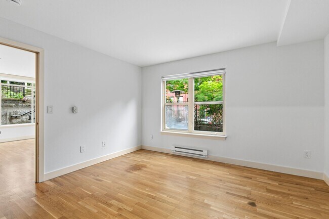 Building Photo - 1bd/1ba Seattle Condo