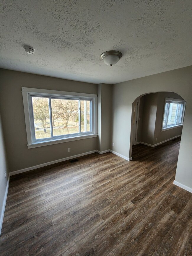 Building Photo - Newly Remodeled 6 Bedroom 1.5 Bath - Willi...