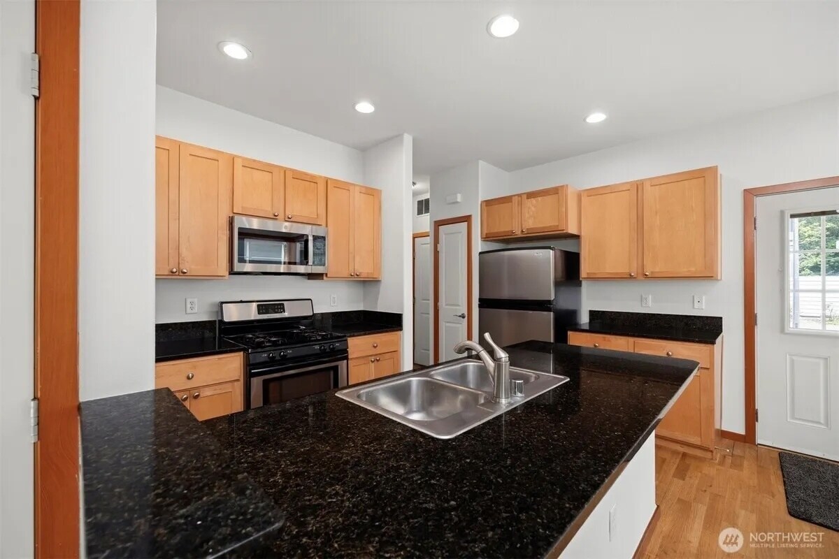 Building Photo - 6214 Malloy Ave