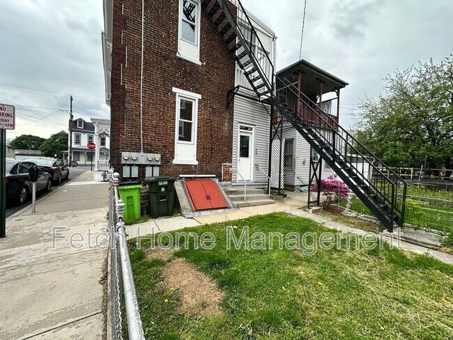 Building Photo - 701 Walnut St