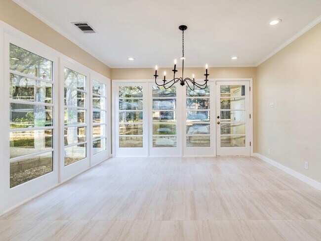 Building Photo - 404 Almarion Dr