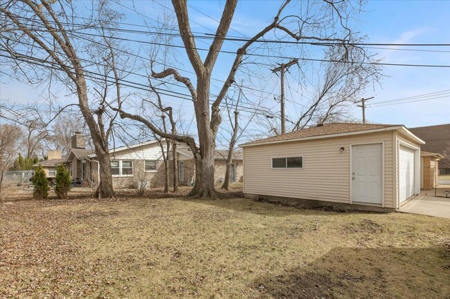 Building Photo - 4538 Dempster St