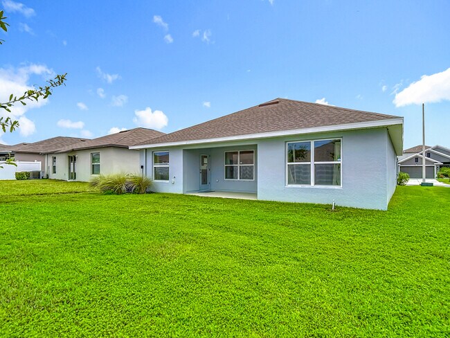 Building Photo - Welcome in to this beautiful Unfurnished -...