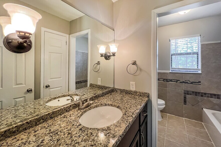 Building Photo - 1536 Moseley Ln