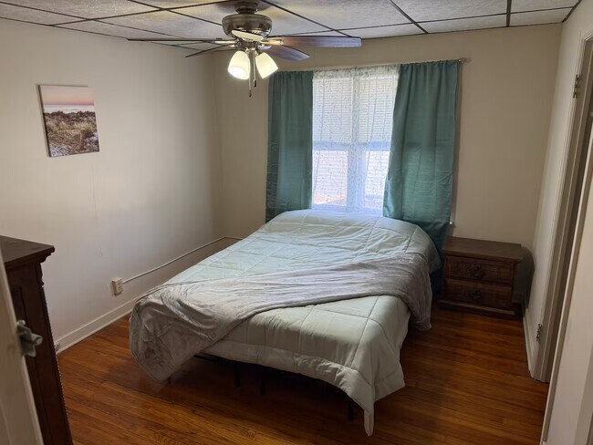 Building Photo - 307 S Van Doren St