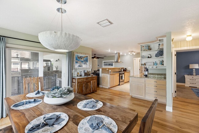 Building Photo - 12 Fairway Dr