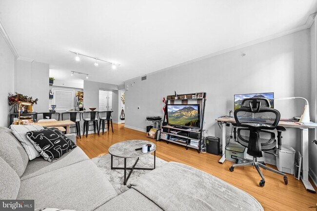 Building Photo - 631 D St NW