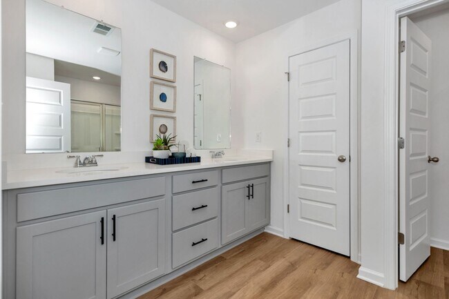 Building Photo - BRAND NEW 3 Bed 2.5 bathroom townhomes in Madison!