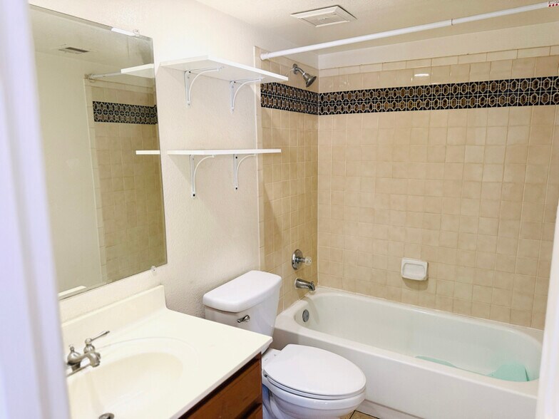 Building Photo - 1125 E Broadway Rd