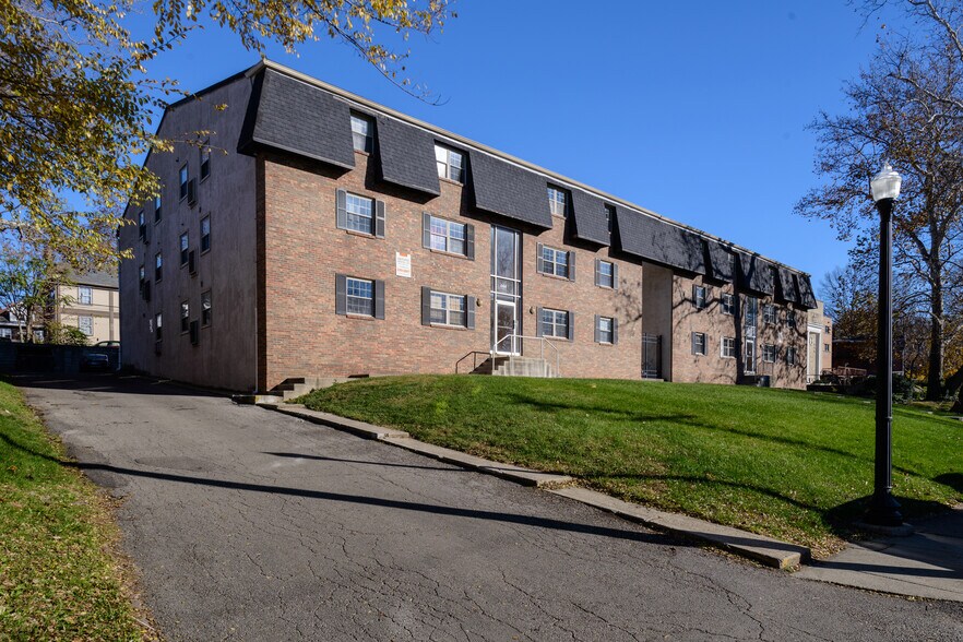 Primary Photo - 144 E Woodruff Ave