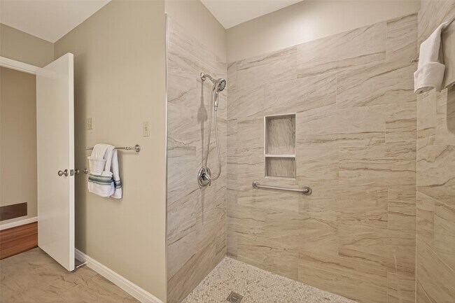 Building Photo - 5646 Hazen St